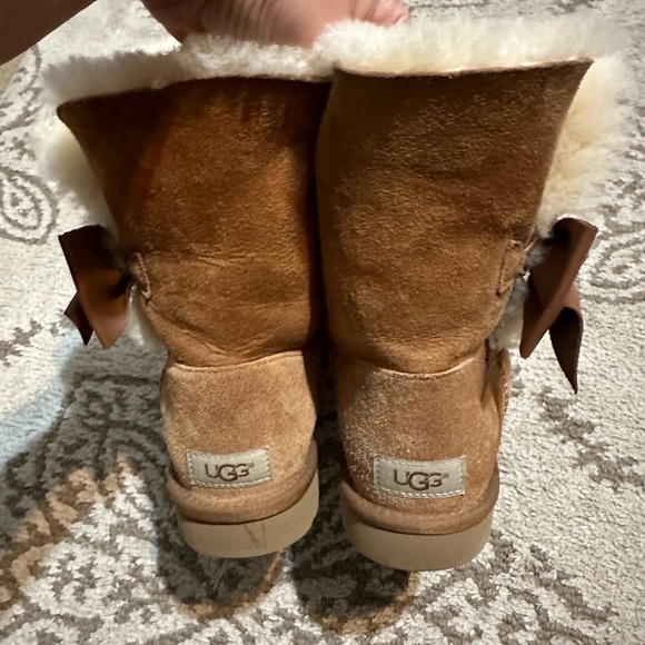 Ugg boots with bow, women’s sz 8 (used) chestnut color - Picture 8 of 8